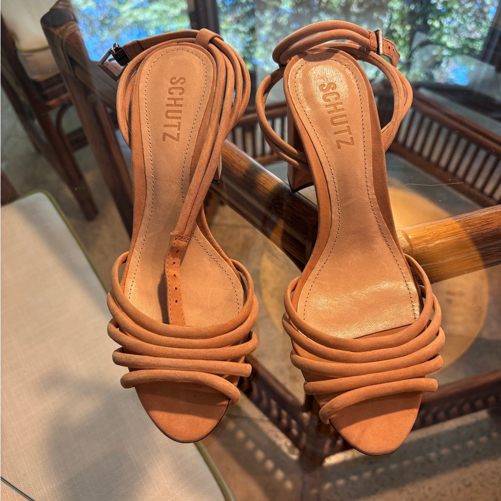 Schutz Mid Heel - never worn, size 7